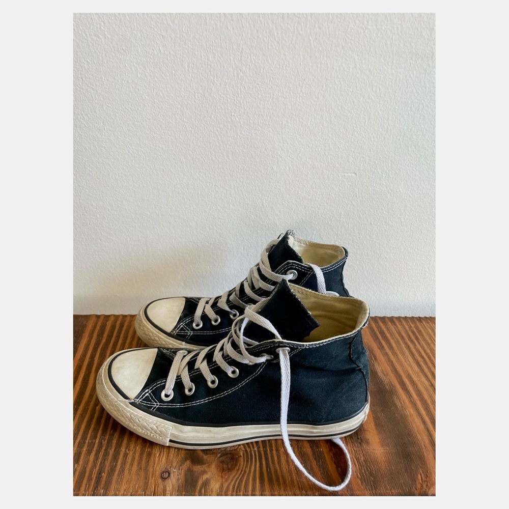 *SOLD* Converse Chuck Taylor All Star UNISEX Size 7W/5M